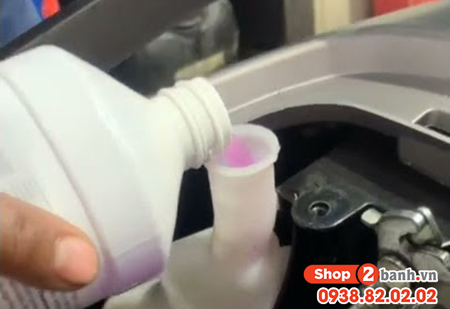 Làm sao biết được xe lexi 155 đang thiếu nước làm mát - 1