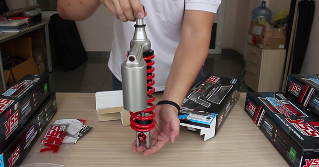 Cách phân biệt phuộc YSS thật và giả