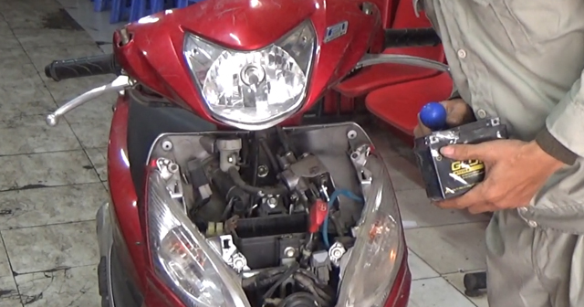 Khi nào cần thay bình ắc quy xe Vision và giá bao nhiêu?