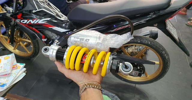 Nên chọn mua phuộc sau xe Sonic 150 loại nào tốt?