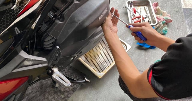 Xe Honda Air Blade chạy qua vùng ngập nước có cần phải thay lọc gió?