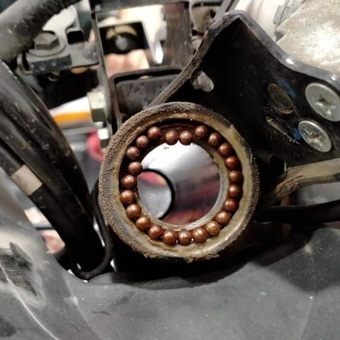 Thay chén cổ xe máy Honda