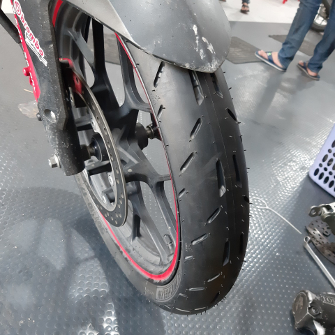 32Win 18 tải app Pilot Moto GP 90/80-17