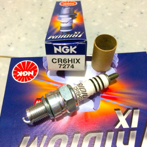Bugi NGK Iridium CR6HIX chân ngắn dành cho Wave, Dream, Axelo...