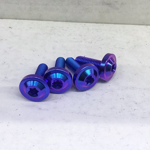 Ốc titan 6*2 ly