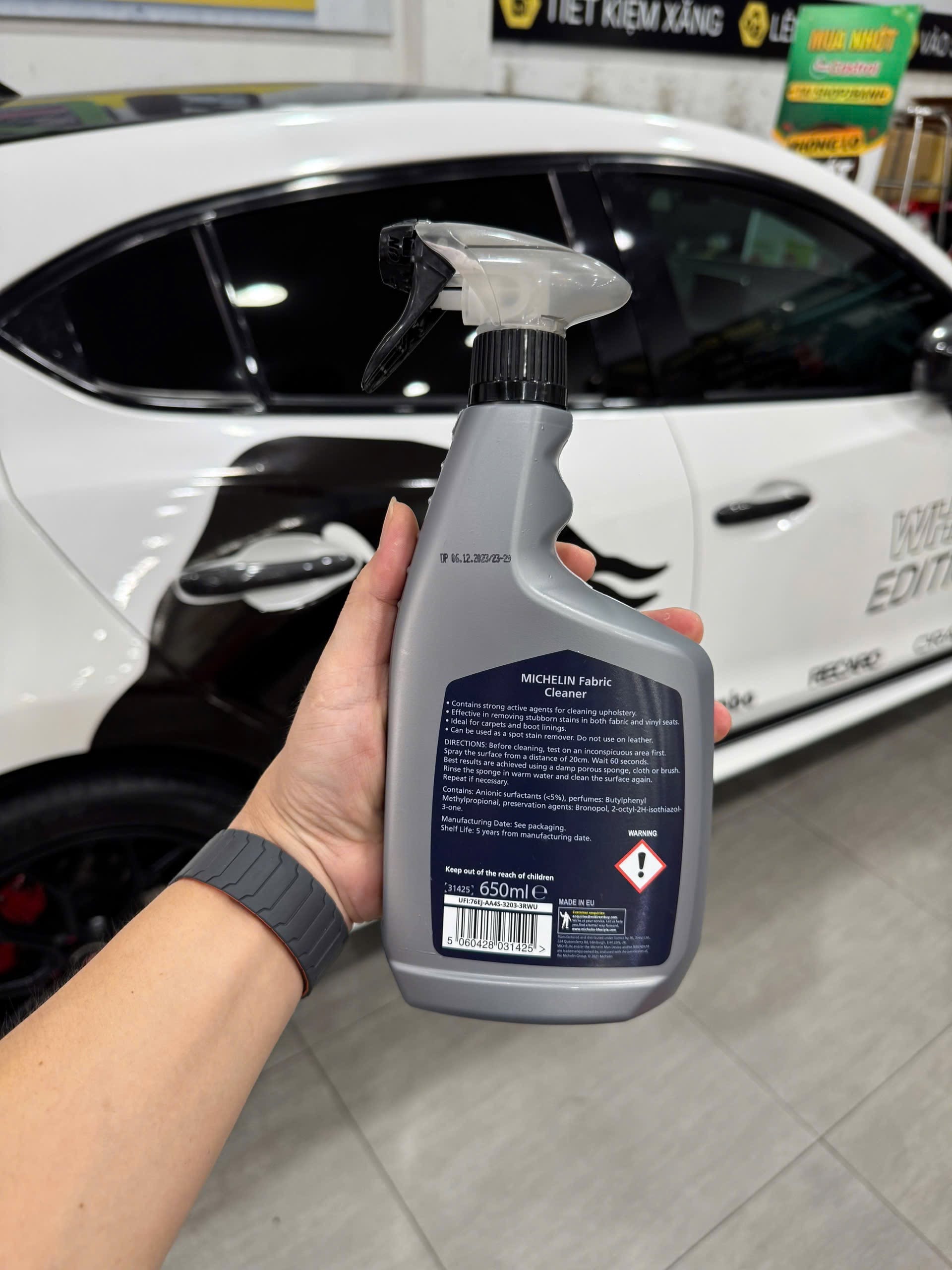 Chai vệ sinh đa năng Michelin 31425 (Fabric Cleaner) dành cho ô tô