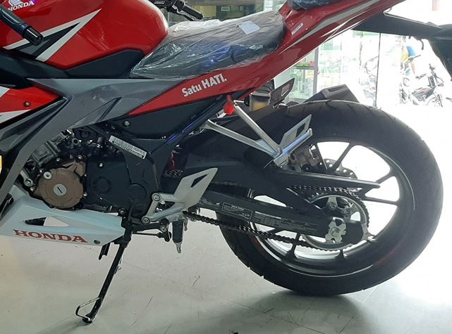 nhông sên dĩa cbr150