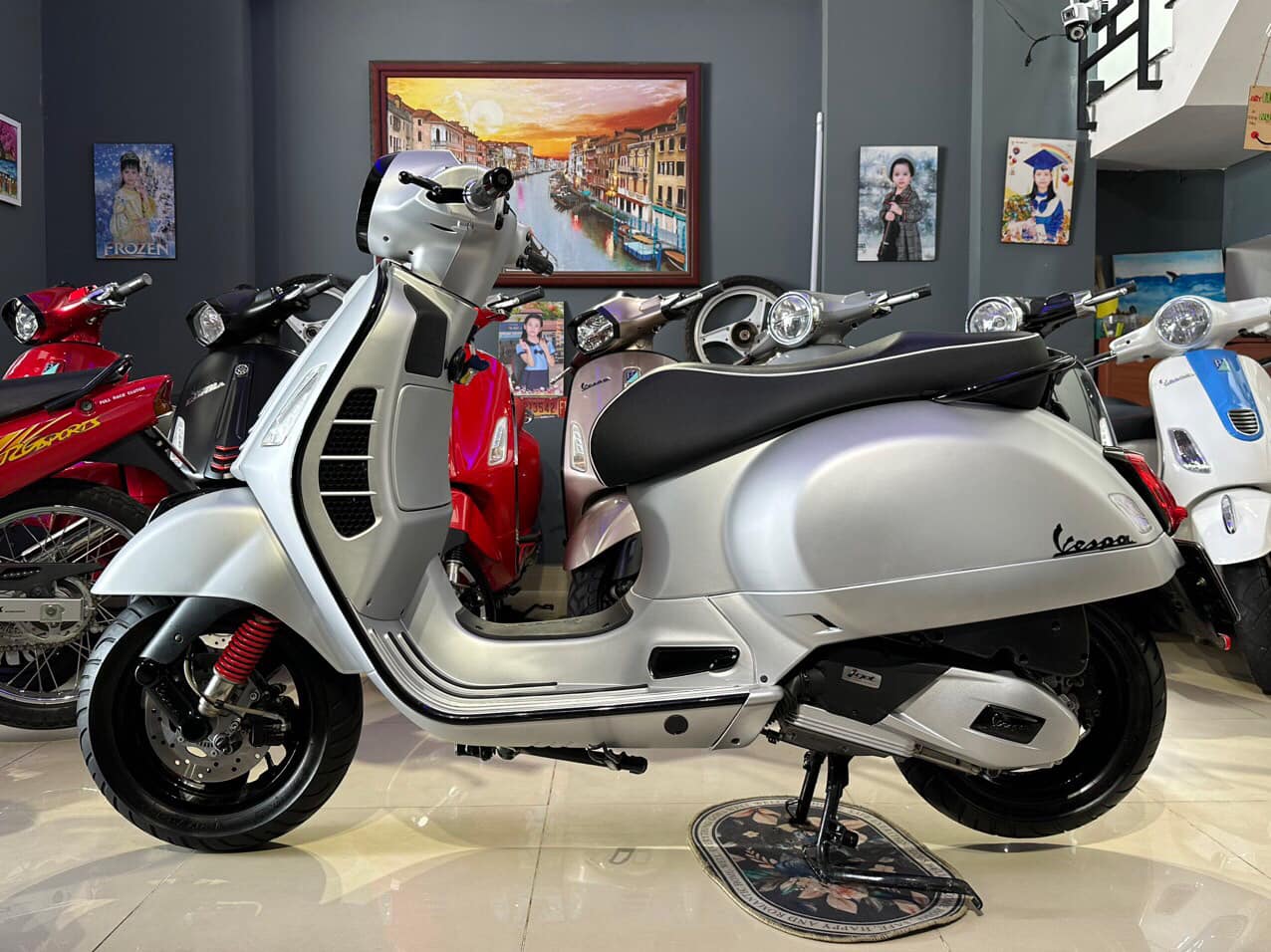 vỏ xe vespa gts